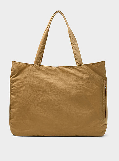 Minimalist nylon tote