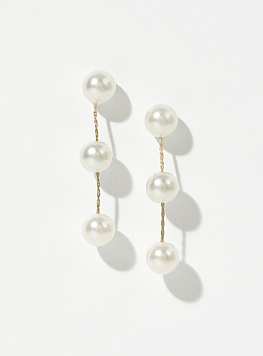 Three-pearl post earrings