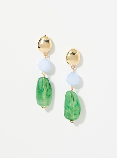 Les longues boucles d'oreilles grandes pierres