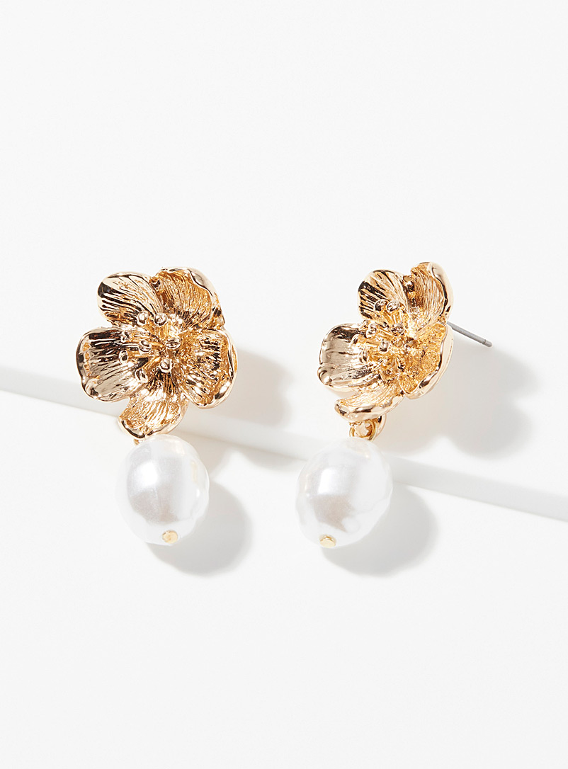 Simons Assorted Pearly flower earrings for women