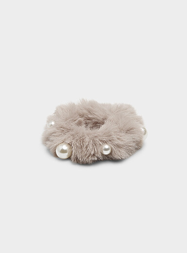 Faux-fur and pearl elastic