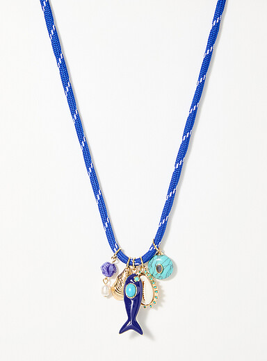 Le collier corde breloques oc&eacute;aniques