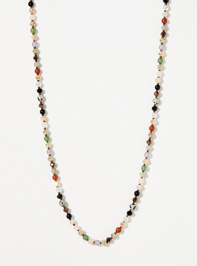 Le long collier multi billes et pierres