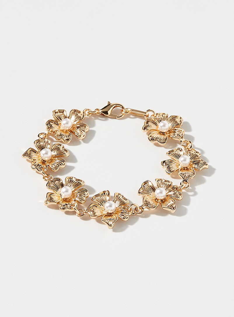 Simons Assorted Flower path golden bracelet for women