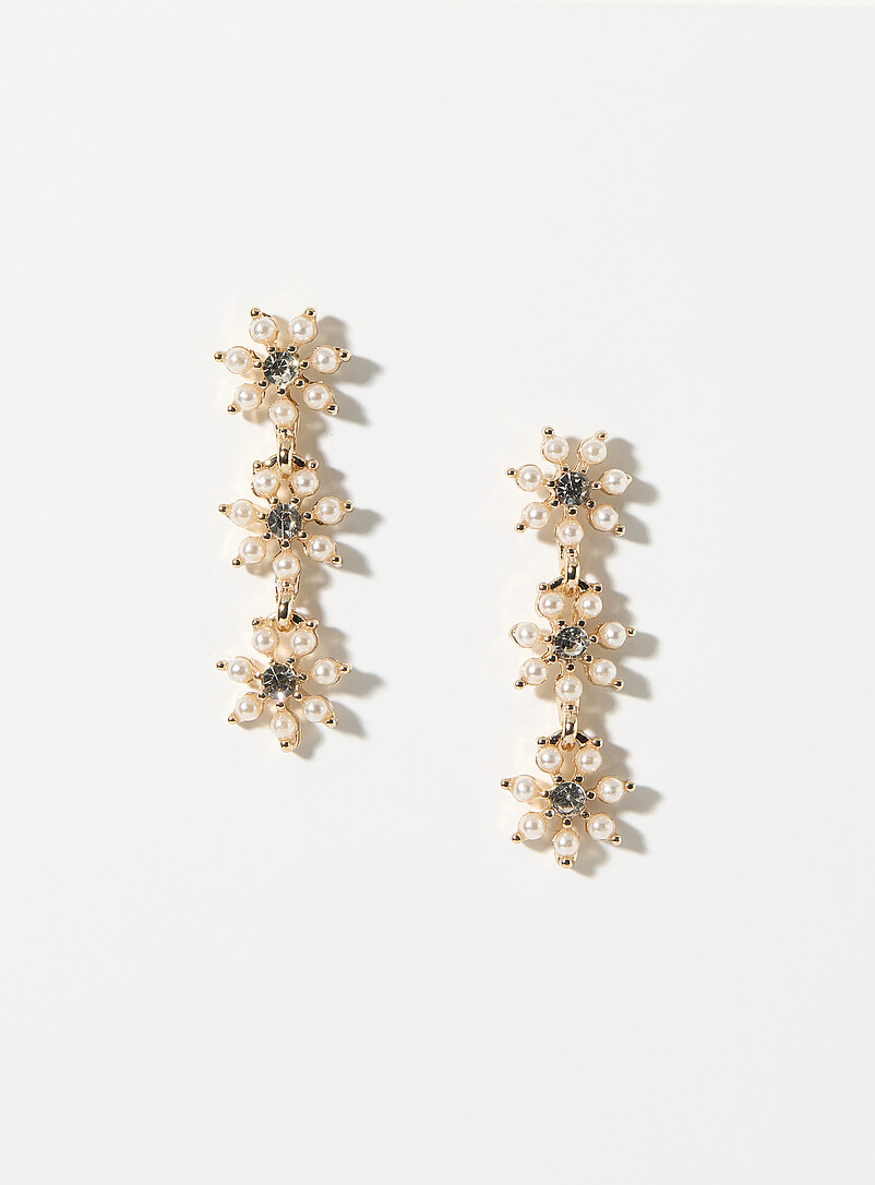 Pearly flower row earrings product image (primary)
