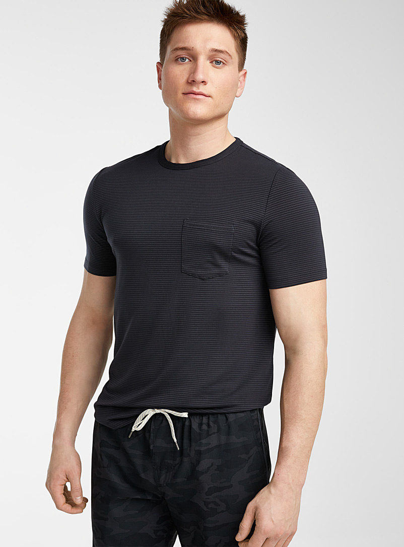 Vuori: Le t-shirt rayé à poche Linear Noir à motifs pour homme