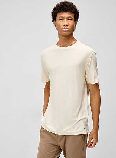 Vuori: Le t-shirt Strato Tech Blanc cass&eacute; pour homme
