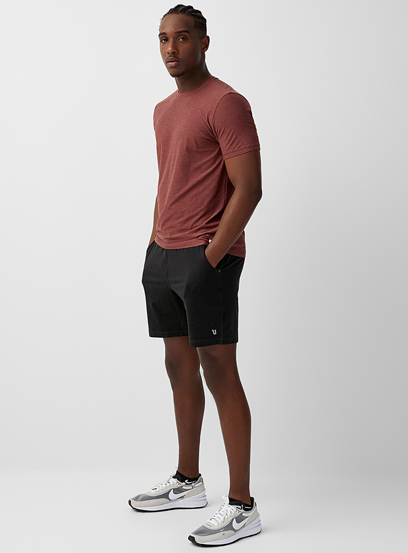 Vuori: Le t-shirt Strato Tech Rouge moyen-framboi-ceris pour homme