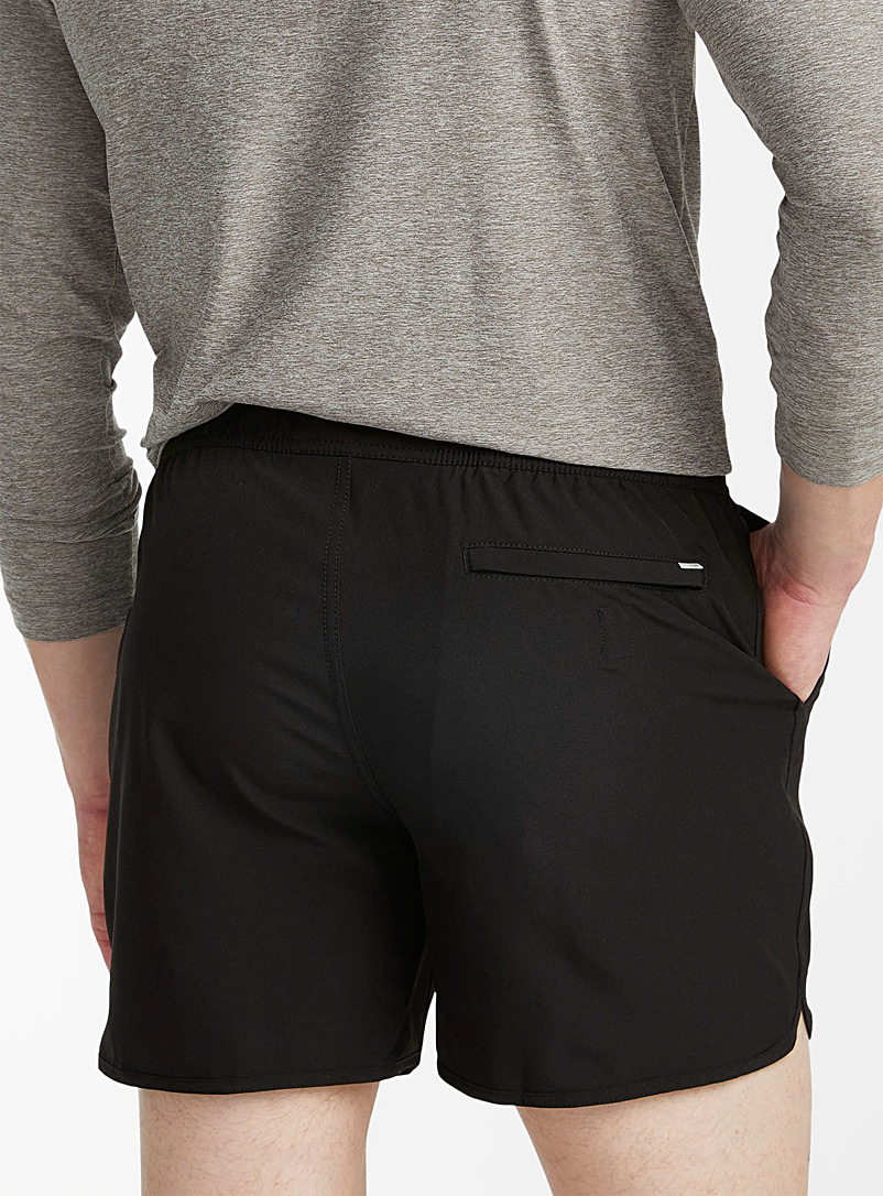 Vuori Black Banks 5-inch piped stretch short for men