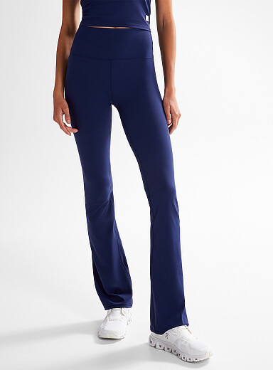 Vuori Navy/Midnight Blue AllTheFeels&trade; slim flared legging Length : 31" for women