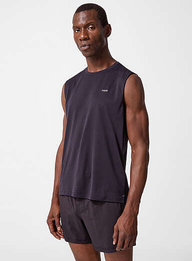 Le t-shirt microperfor&eacute; sans manches Strato