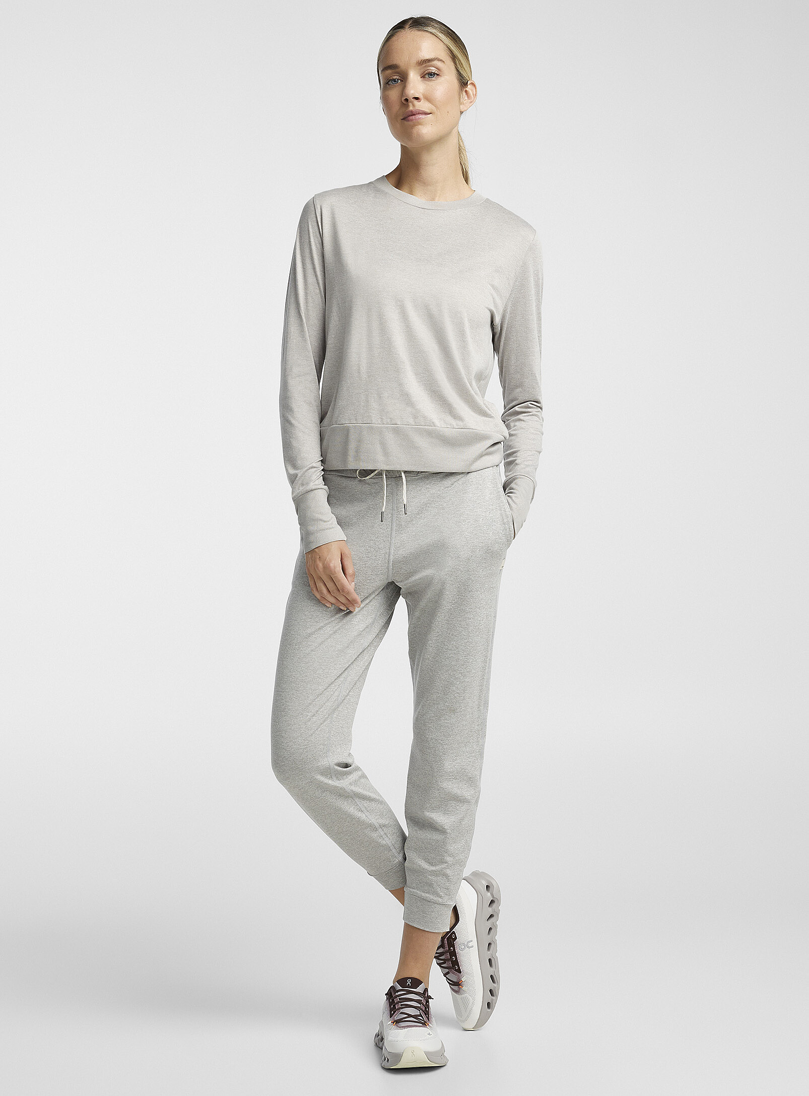 Vuori - Performance joggers (Women, Grey, X-LARGE)
