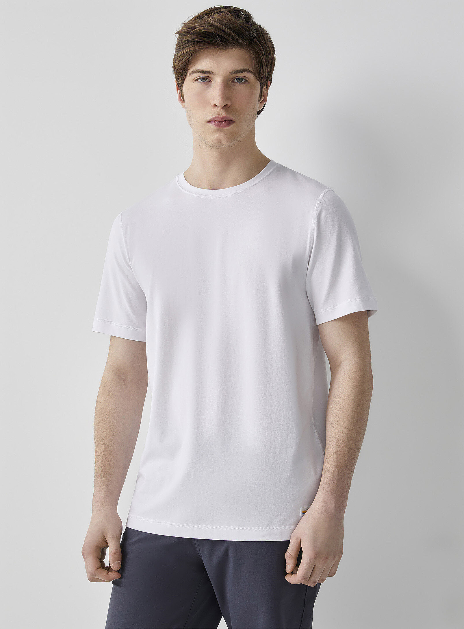 Vuori Strato Short Sleeve Tech Tee In Grey In White