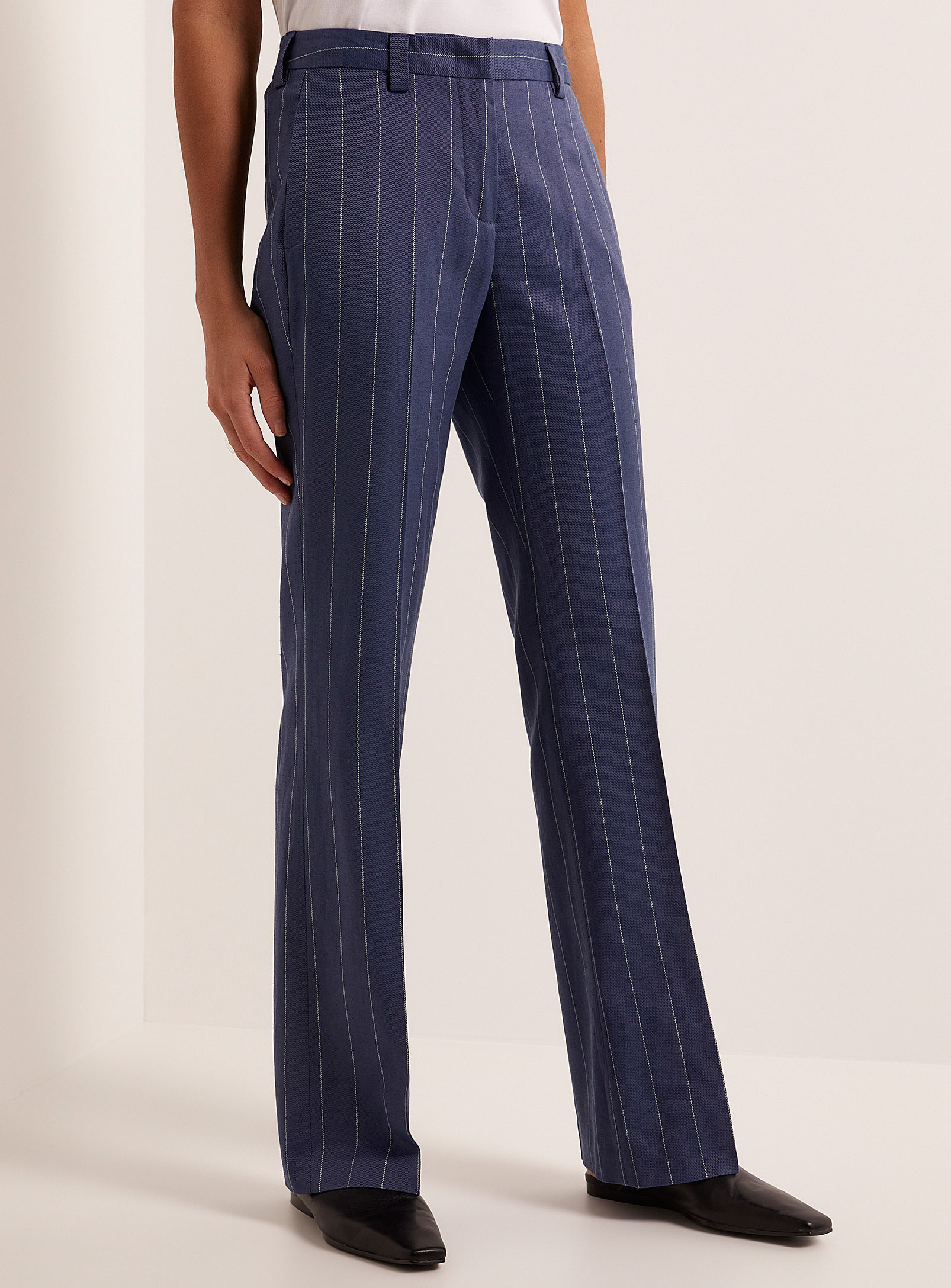 Sisley - Le pantalon large bleu à fines rayures