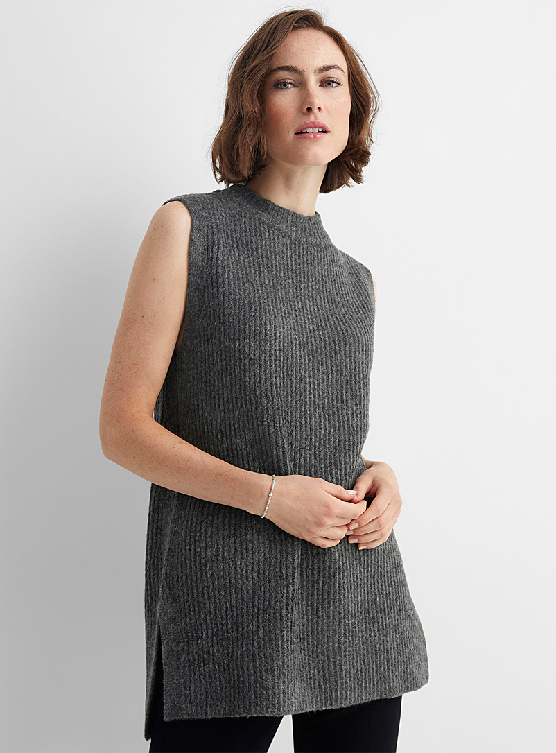 Contemporaine Charcoal Long brushed ribbed sweater vest for women