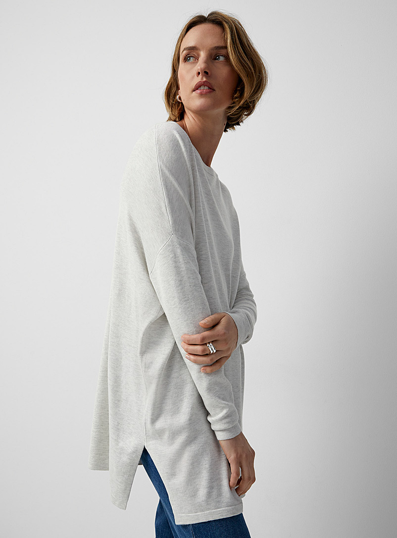 Contemporaine: Le chandail tunique tricot souple Gris pâle pour femme