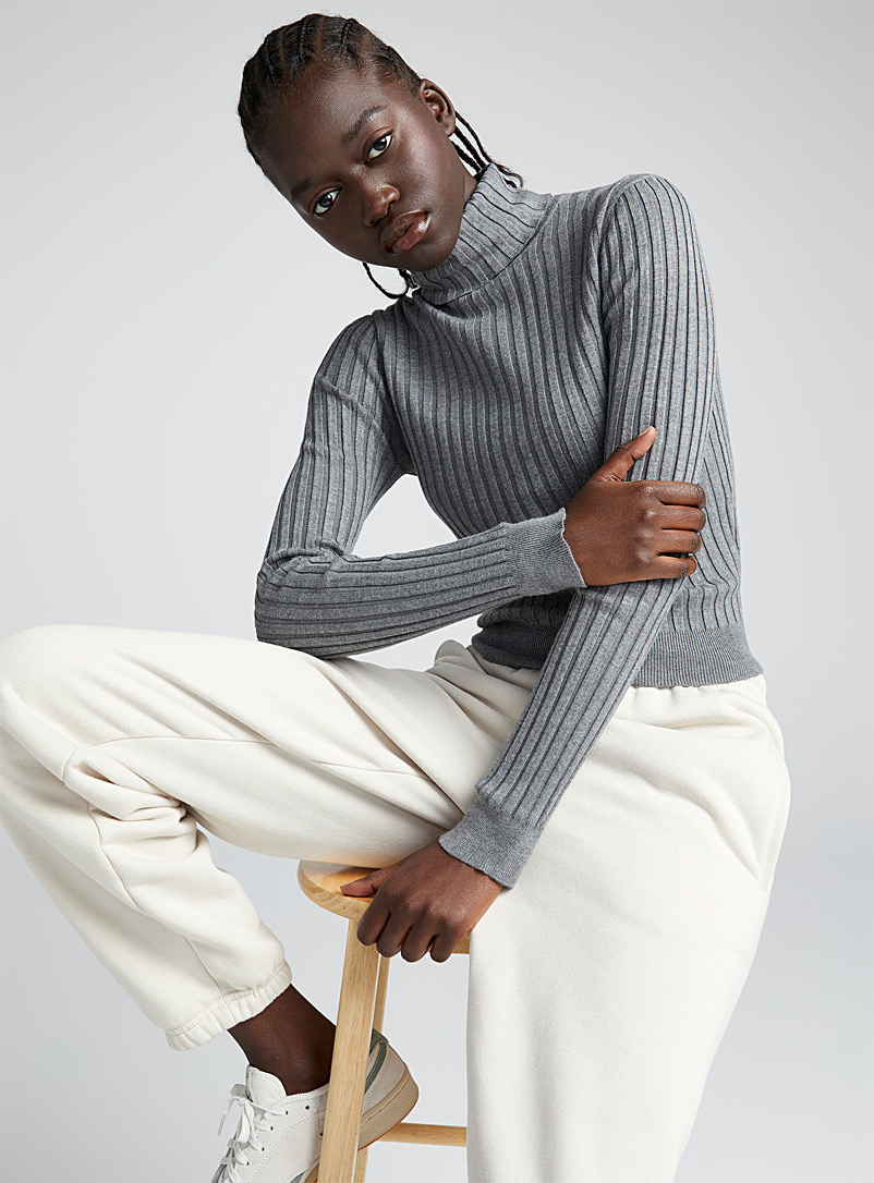 Finely ribbed turtleneck sweater