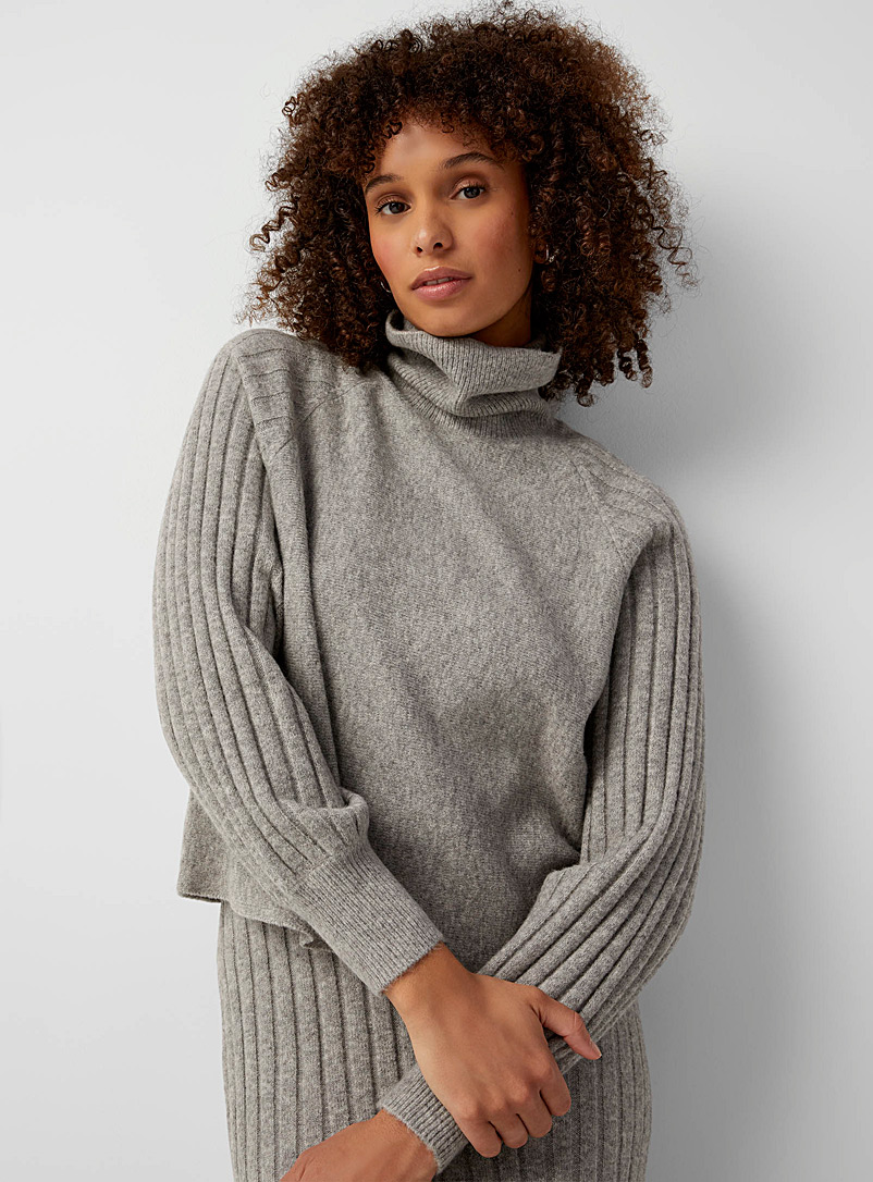 Contemporaine Grey Ribbed sleeves turtleneck for women