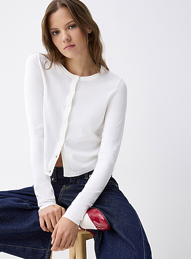 Le cardigan fin tricot et petits boutons