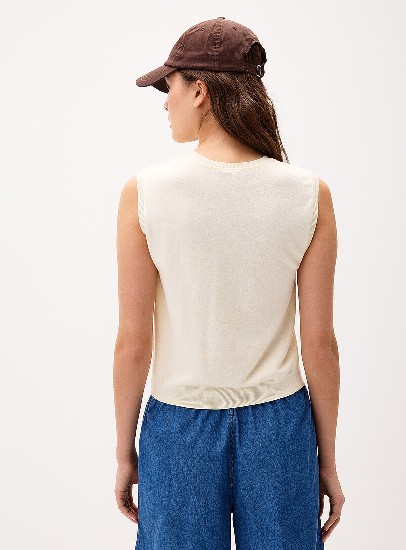 Twik Pink Solid fine knit sweater vest for women