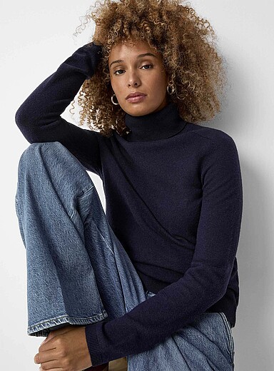 Contemporaine: Le chandail col roul&eacute; pure laine responsable Bleu marine - Bleu nuit pour femme