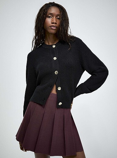 Ic&ocirc;ne: Le cardigan c&ocirc;tes perl&eacute;es boutons dor&eacute;s emboss&eacute;s Noir pour femme