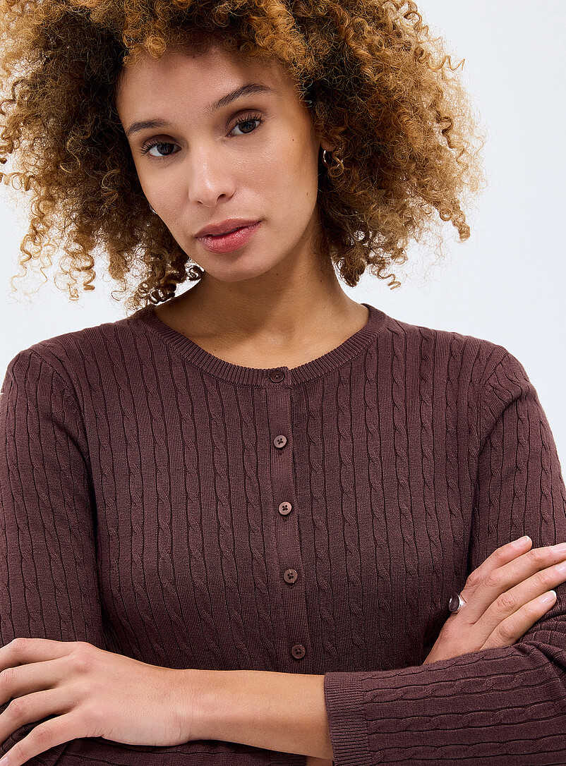 Contemporaine: La cardigan tricot fluide c&acirc;bles torsad&eacute;s Lilas pour femme