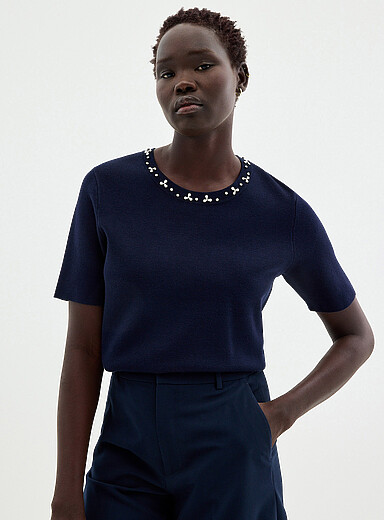 Short-sleeve jewel-collar sweater