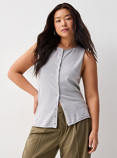 Fine knit buttoned sweater vest