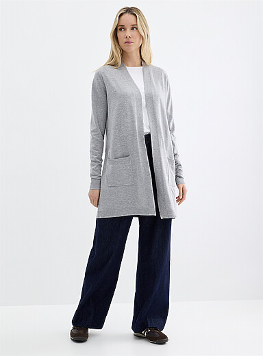 Contemporaine: Le long cardigan ouvert tricot fluide Gris clair pour femme