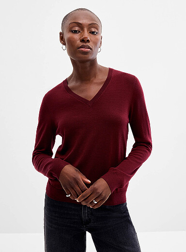 Contemporaine Grape/Dark Crimson Long-sleeve V-neck merino wool sweater for women