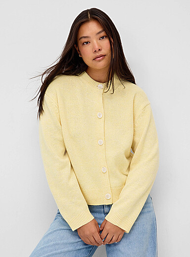 Twik: Le cardigan carr&eacute; gros boutons Jaune ma&iuml;s - Vanille pour femme