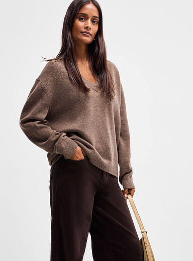 Contemporaine Taupe 100% merino wool V-neck sweater for women