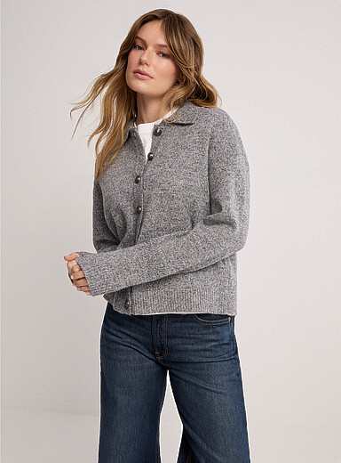 Contemporaine: Le cardigan pure laine Shetland boutons roses Gris pour femme