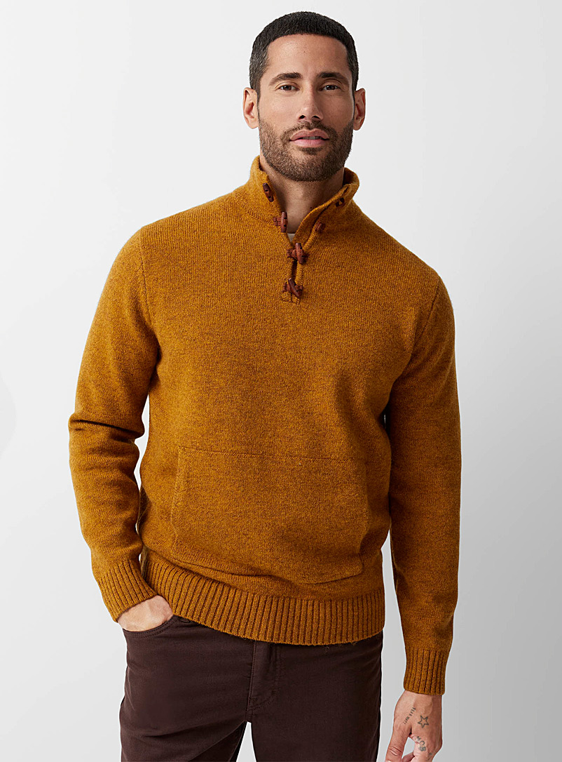 Shetland wool toggle-button collar 