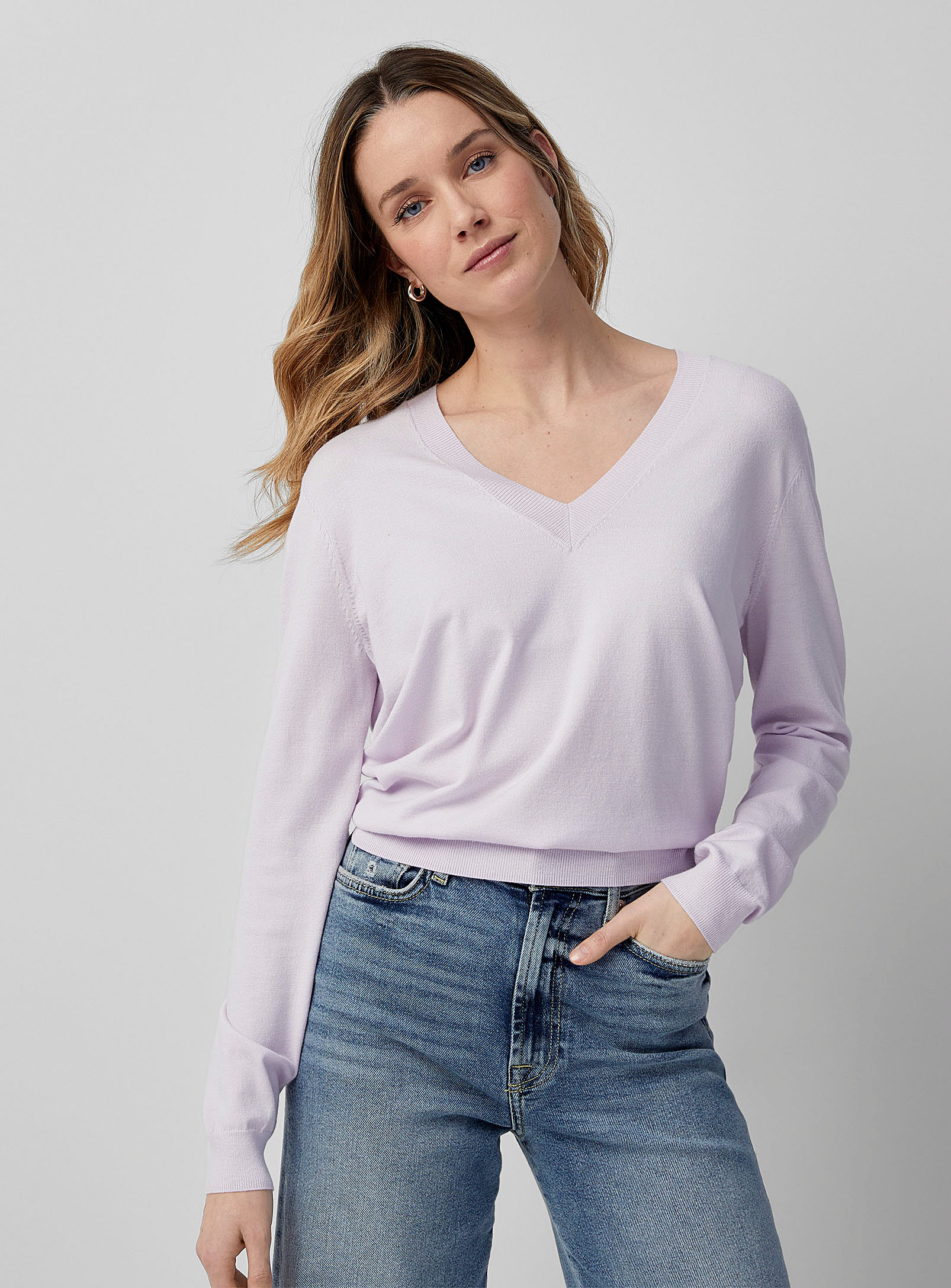 Contemporaine Fine Knit V-neck Sweater In Lilacs