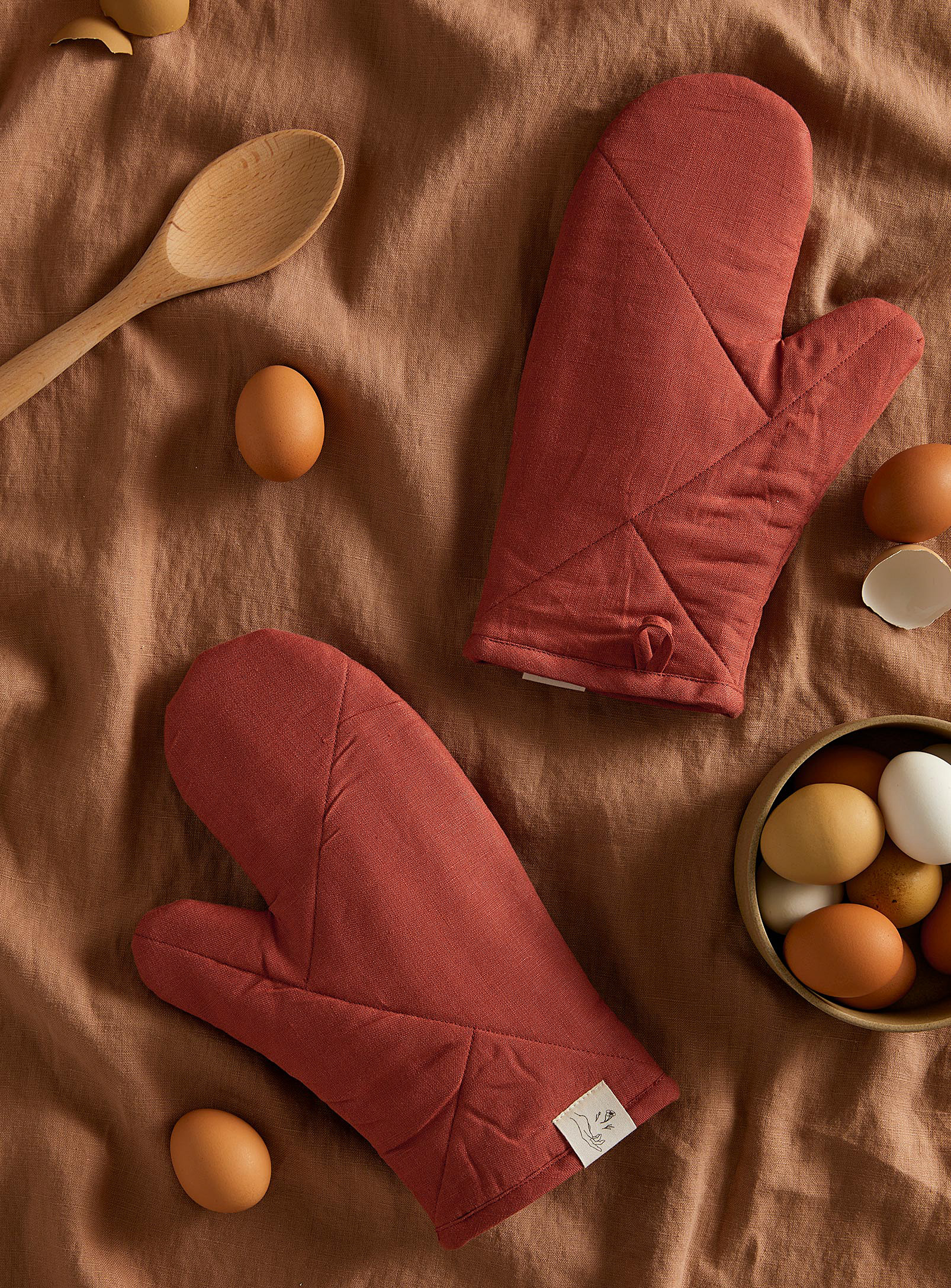Confetti Mill Linen Oven Mitts Set Of 2 In Red