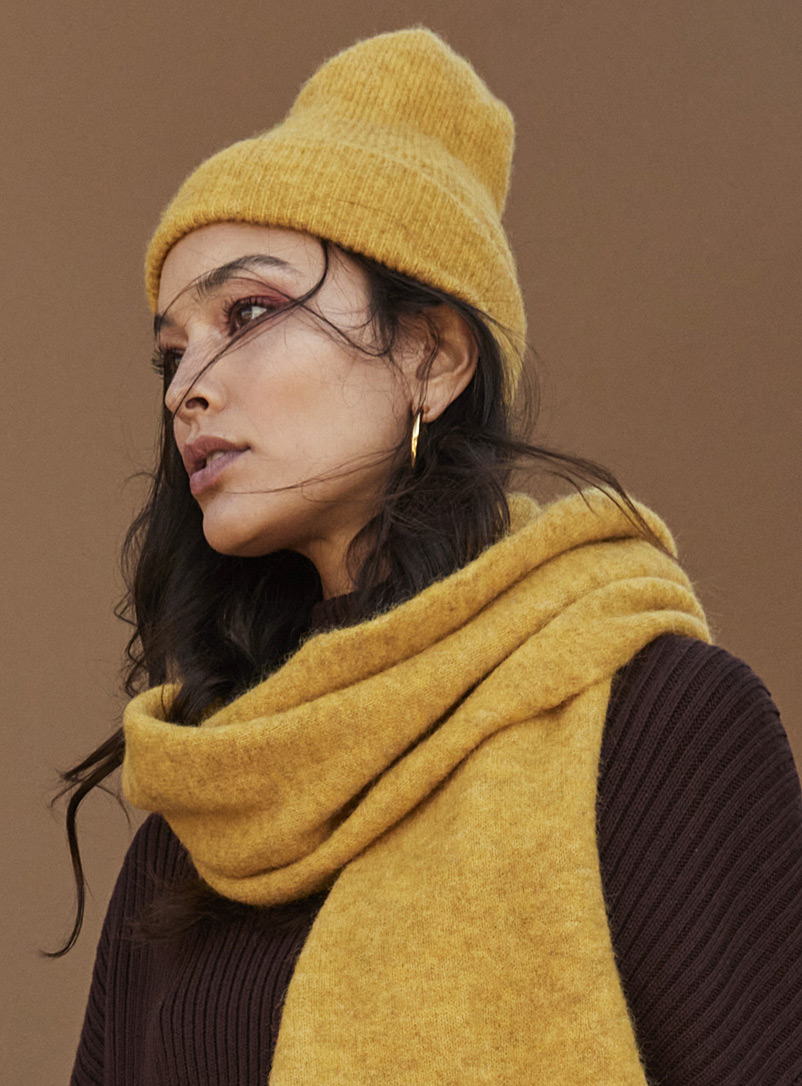 Simons Golden Yellow Fuzzy-knit alpaca tuque for women