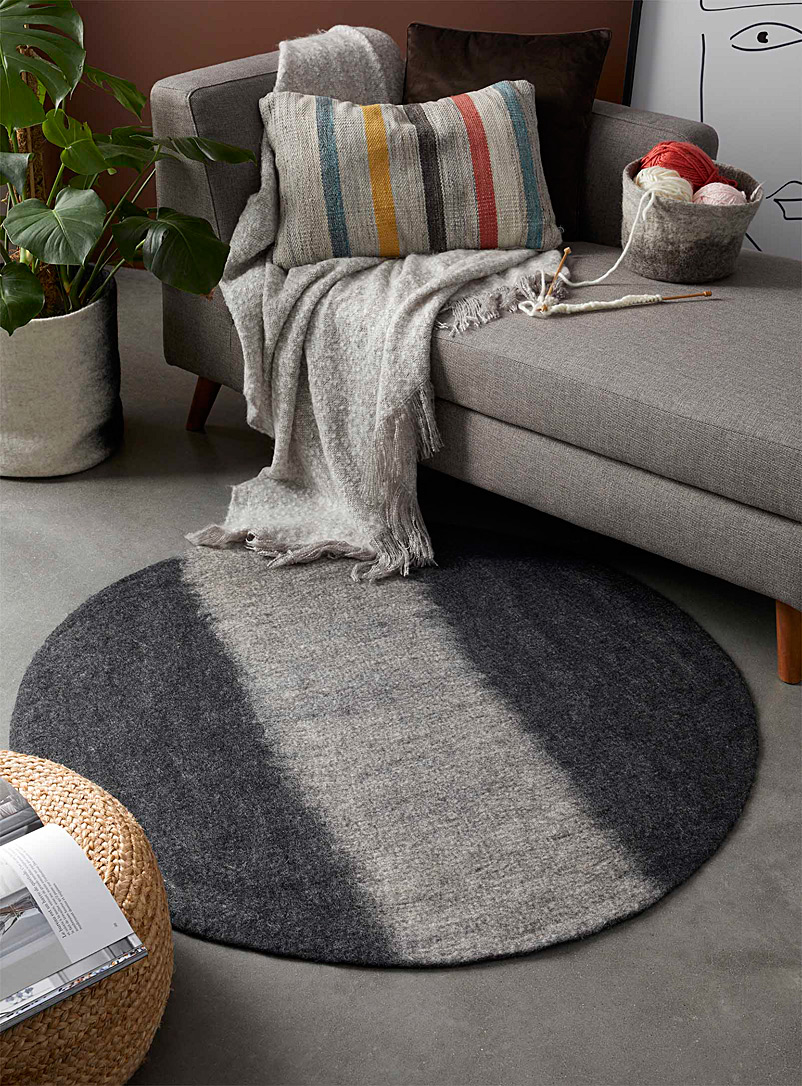 Simons Maison: Le tapis circulaire équitable gris ombré en laine 120 cm de diamètre Blanc et noir