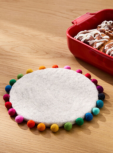 Multicoloured balls border wool trivet