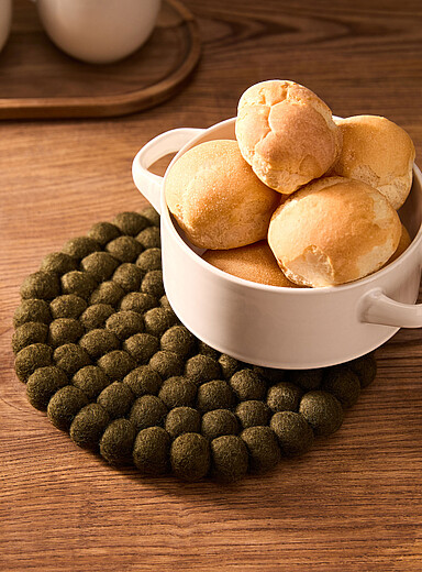 Khaki wool balls trivet 21 x 21 cm