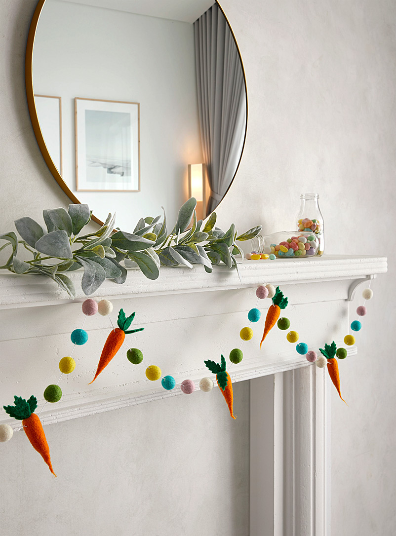 Simons Maison Assorted Carrots and pompoms wool garland