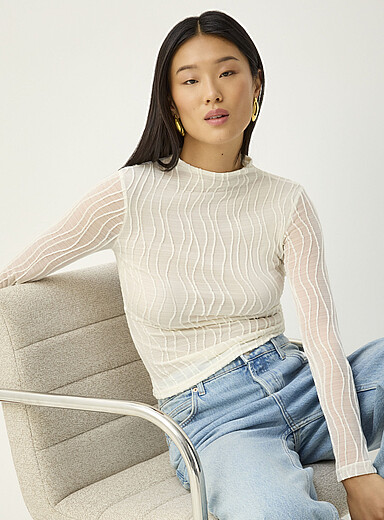 Fitted textured-wave mock-neck T-shirt