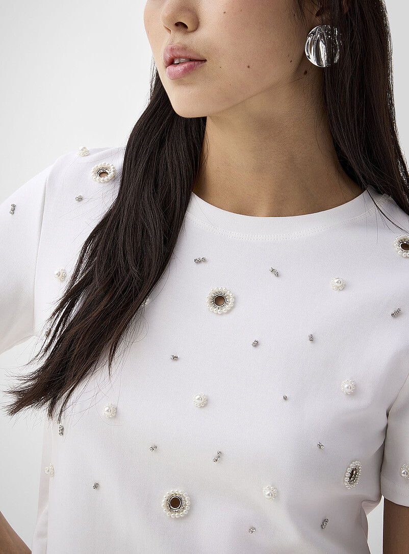 Ic&ocirc;ne Black Beads and eyelets boxy-fit T-shirt for women