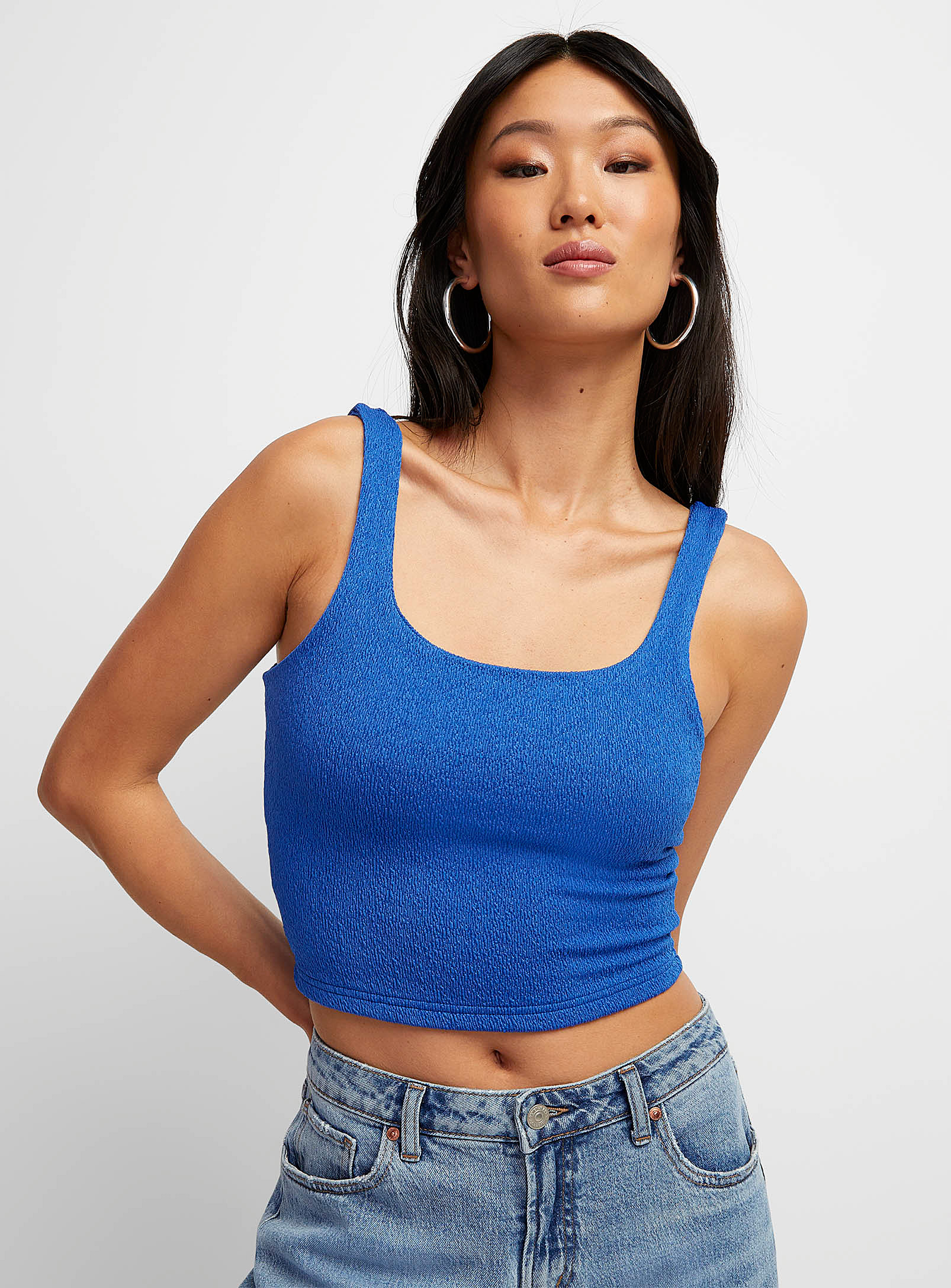 Icone Textured Fitted Cropped Cami In Blue