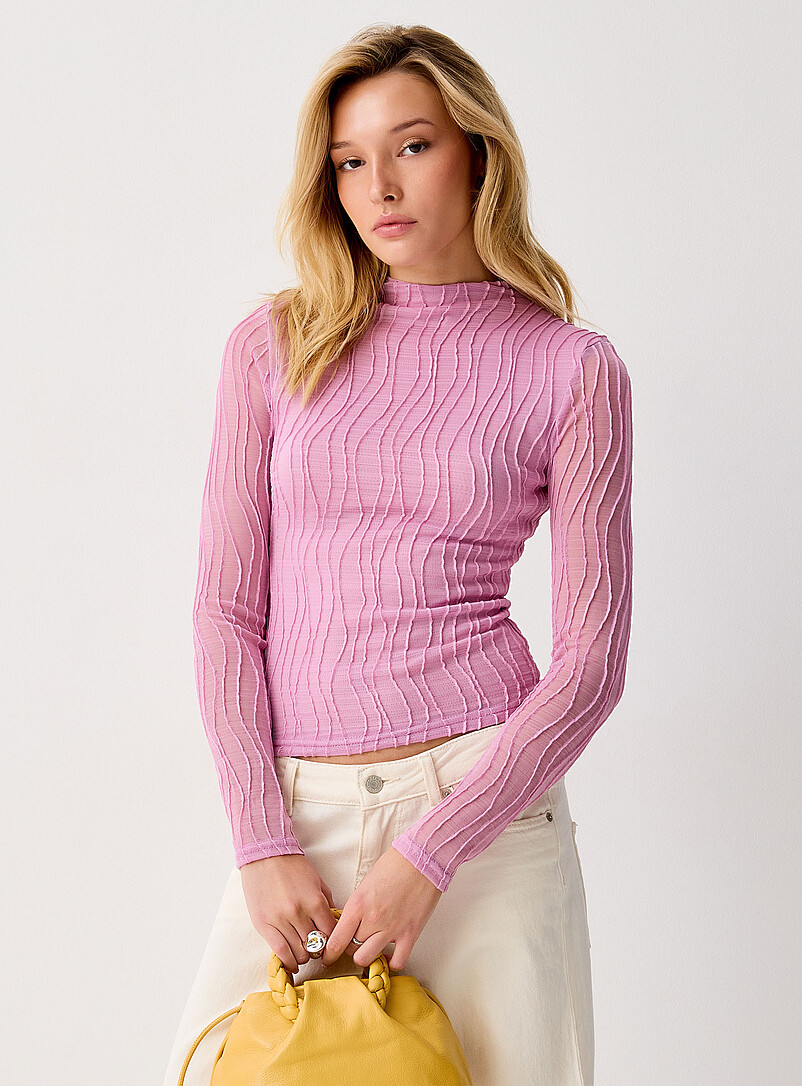 Fitted Textured-Wave Mock-Neck T-Shirt