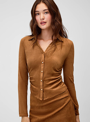 Twik: La chemise faux su&egrave;de fronces lat&eacute;rales Brun clair pour femme