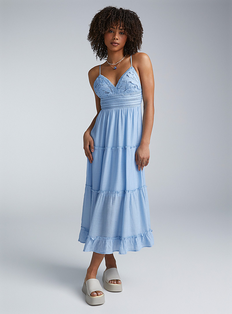 Twik: La robe paysanne crochet et dos bouclé Bleu pâle - Bleu ciel pour femme