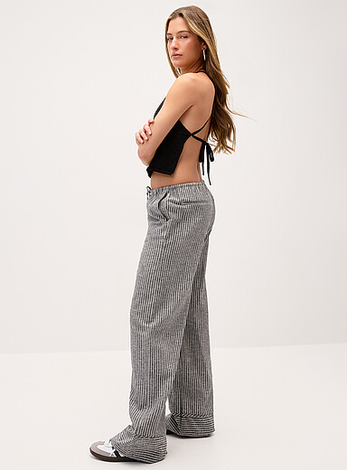 Le pantalon large ray&eacute;