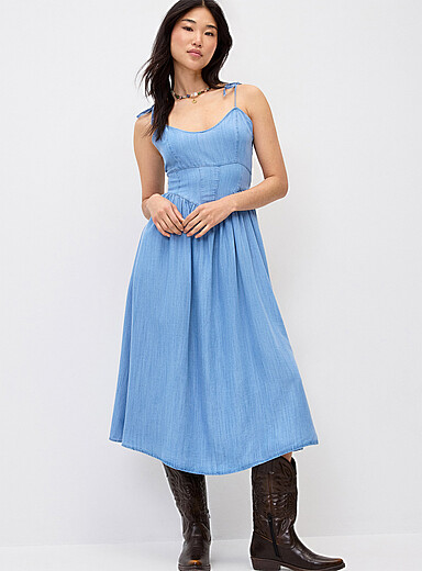 La robe maxi effet denim corset
